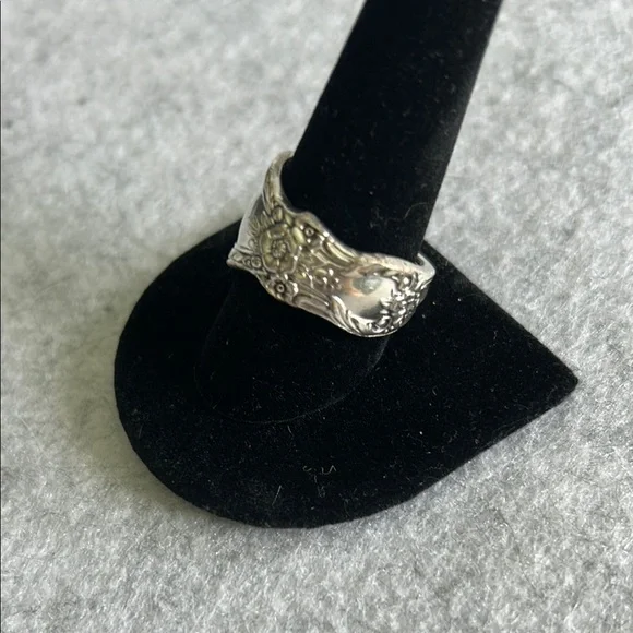 Oneida Stainless Steel Vintage-Inspired Thumb Ring - Picture 5 of 16